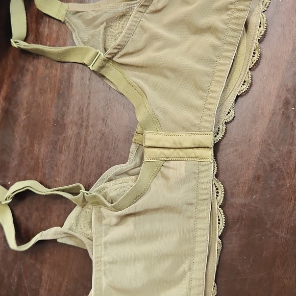 Lace and Mesh minimizing bra - Picture 2 of 5